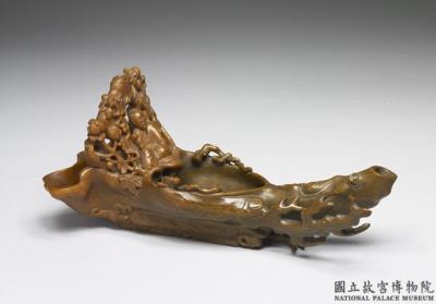 图片[2]-Carved rhinoceros horn in the shape of a figure riding raft, You Tong (1662-1722), Qing dynasty (1644-1911)-China Archive